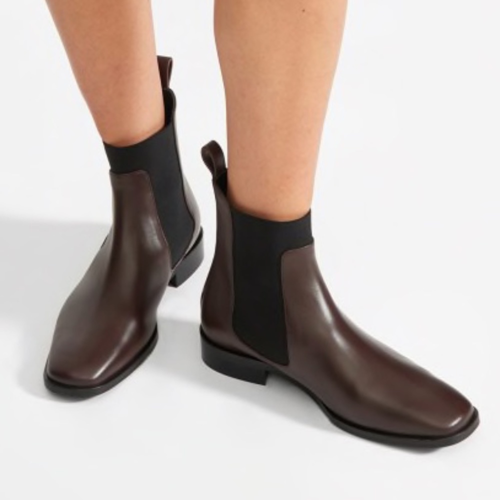The Italian Leather Square Toe Chelsea Boot EVERLANE EUC